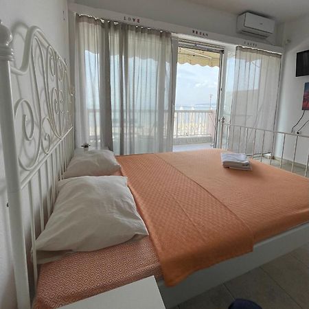 Breeze Apartments Peraía エクステリア 写真