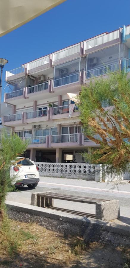 Breeze Apartments Peraía エクステリア 写真